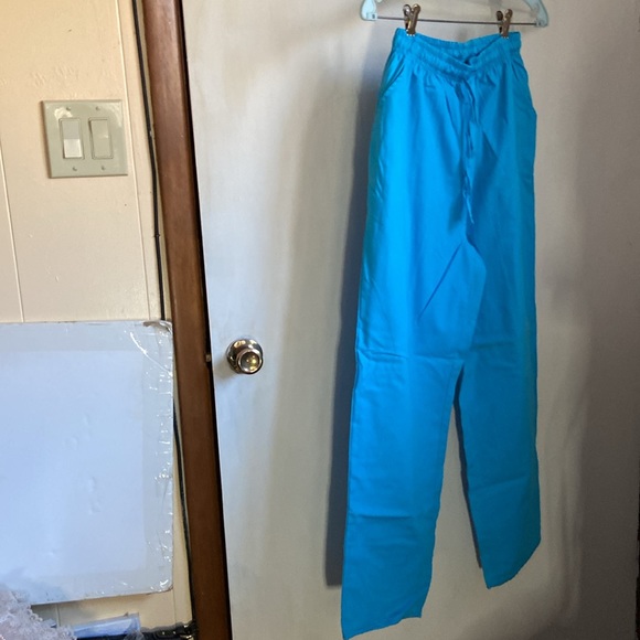 Expo Uniform M blue scrubs NWOT. 39” long legs 44” pit to pit around - Picture 3 of 9